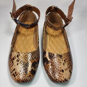 PreLoved Rouge Helium Flats - Size 7 - Animal Print